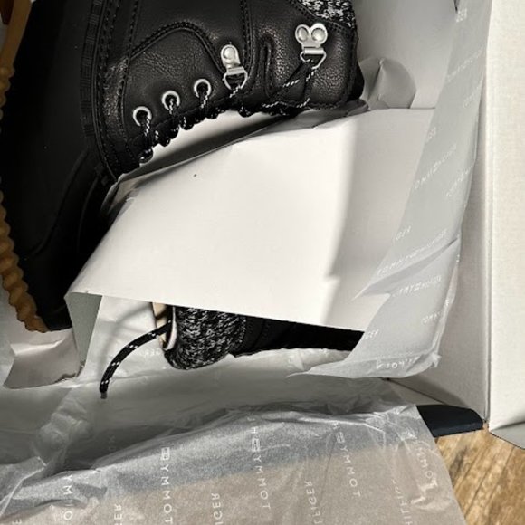 TOMMY HILFIGER Women's Rainah Duck Booties - Picture 4 of 8